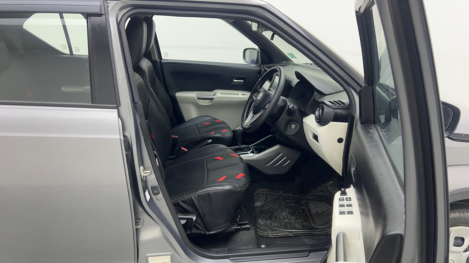Used 2020 Maruti Suzuki Ignis Delta 1.2 AMT Petrol Automatic interior RIGHT SIDE FRONT DOOR CABIN VIEW