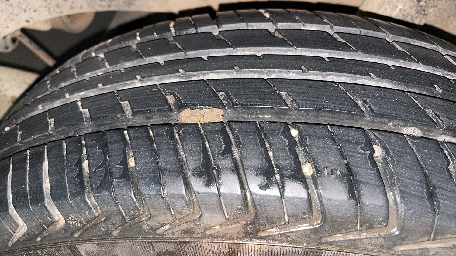 Used 2018 Renault Kwid 1.0 RXT AMT Opt Petrol Automatic tyres LEFT REAR TYRE TREAD VIEW