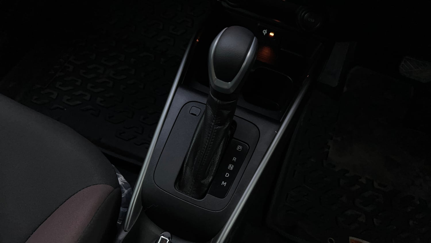 Used 2024 Maruti Suzuki Fronx Alpha 1.0L Turbo 6 AT Petrol Automatic interior GEAR  KNOB VIEW