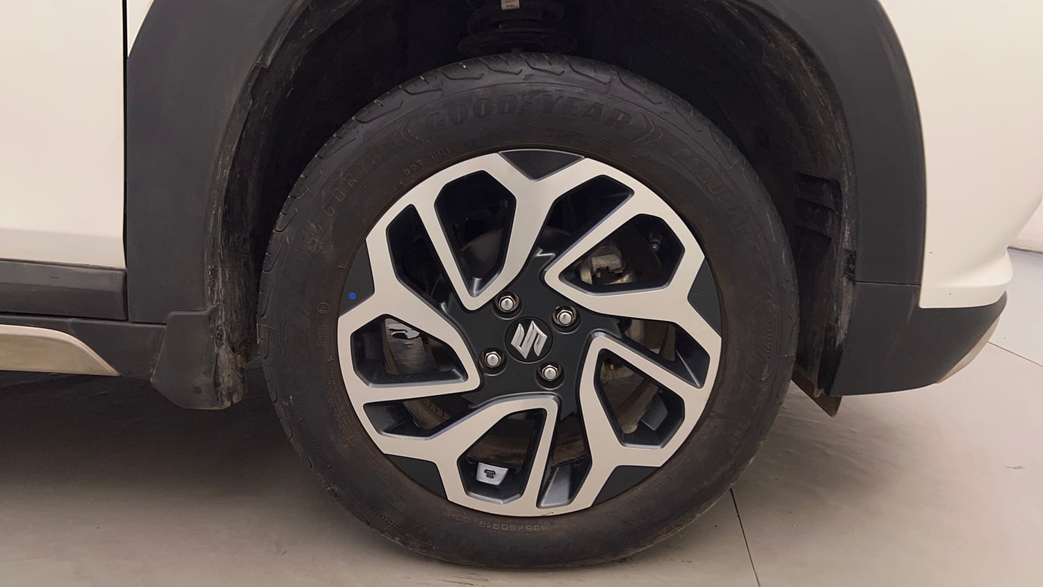 Used 2024 Maruti Suzuki Fronx Alpha 1.0L Turbo 6 AT Petrol Automatic tyres RIGHT FRONT TYRE RIM VIEW