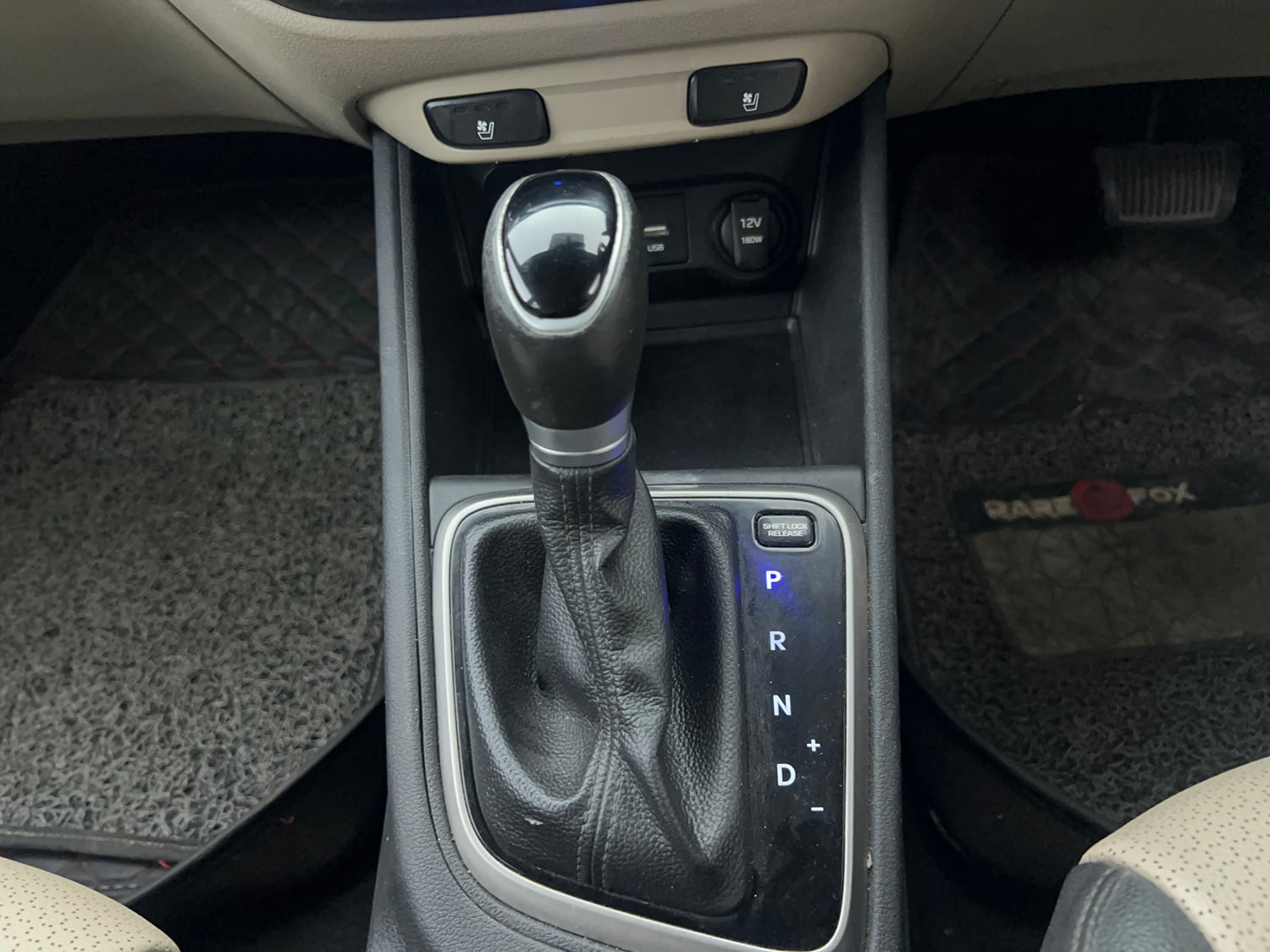 Used 2018 Hyundai Verna SX (O) 1.6 VTVT AT Petrol Automatic interior GEAR  KNOB VIEW