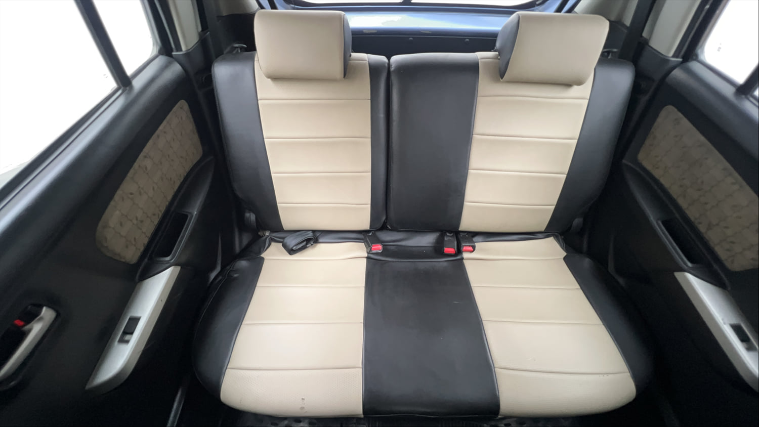 Used 2013 Maruti Suzuki Wagon R VXI Petrol Manual interior REAR SEAT CONDITION VIEW