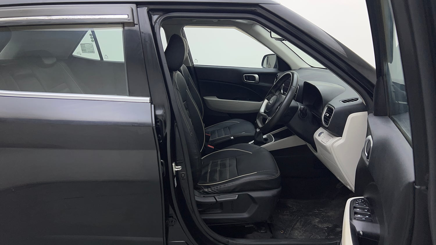 Used 2022 Hyundai Venue SX 1.2 Petrol Petrol Manual interior RIGHT SIDE FRONT DOOR CABIN VIEW