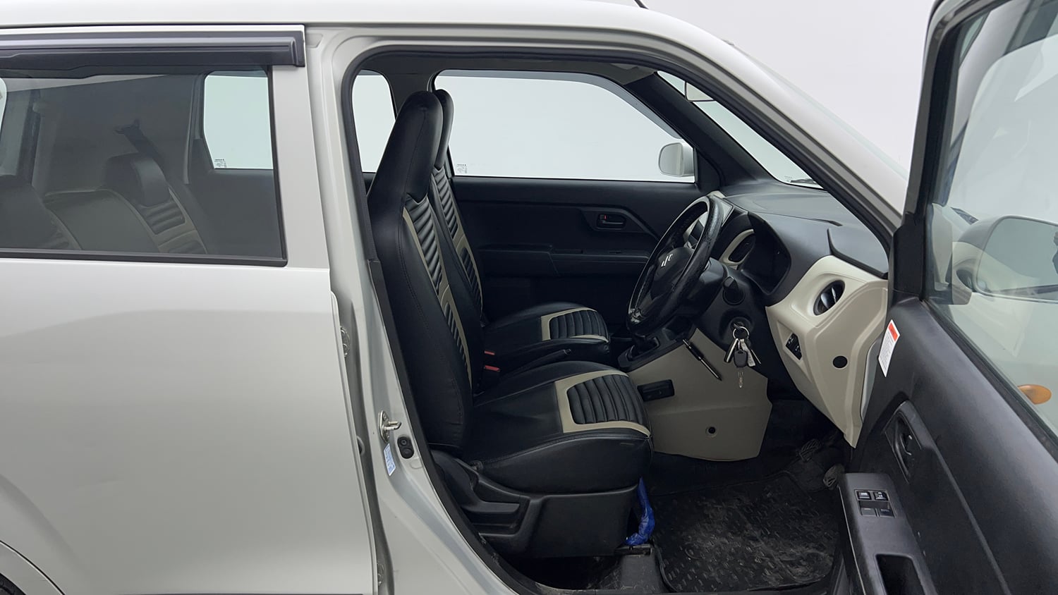 Used 2024 Maruti Suzuki Wagon R LXI 1.0 CNG Cng Manual interior RIGHT SIDE FRONT DOOR CABIN VIEW