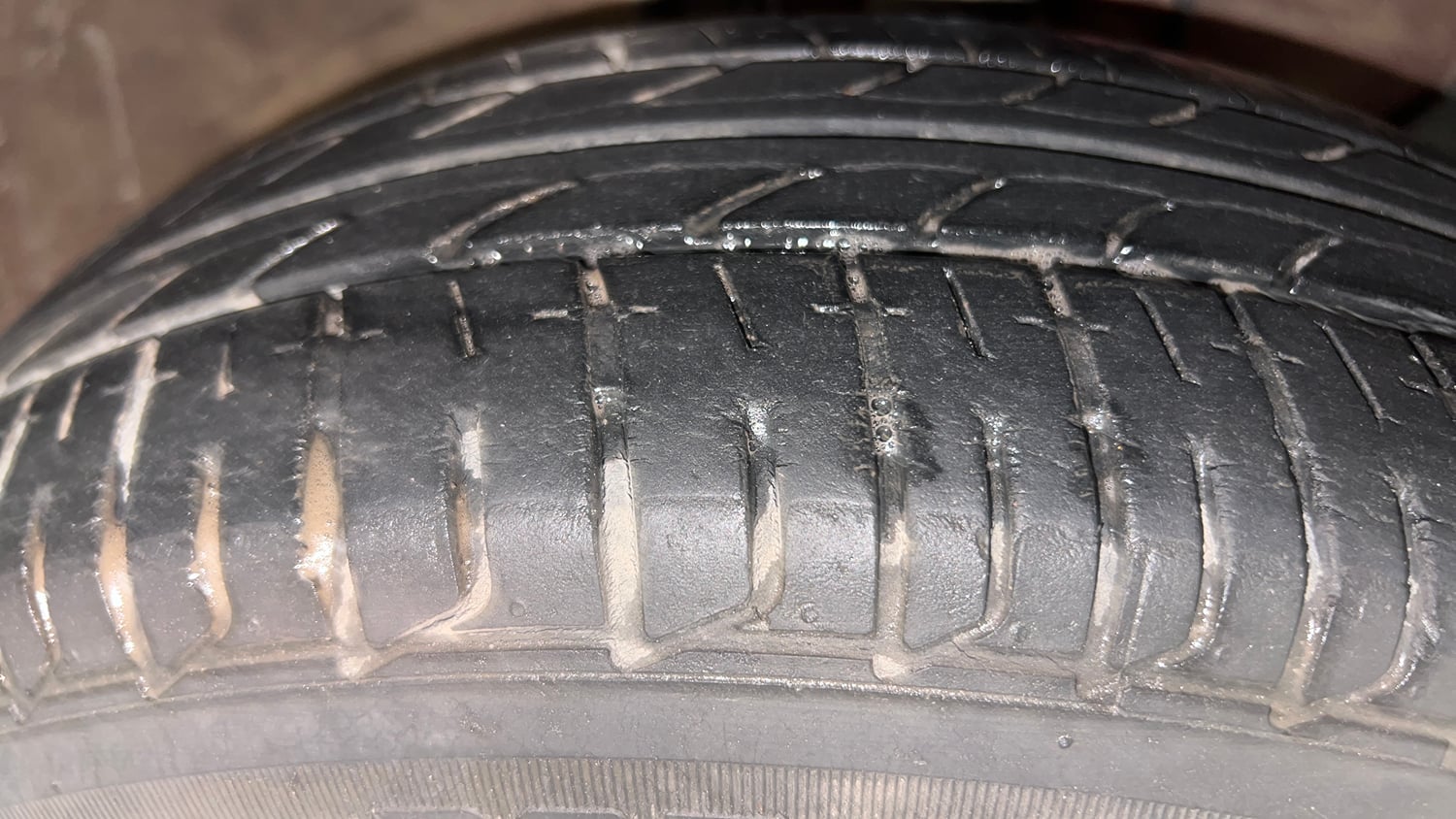 Used 2016 Hyundai Elite i20 Sportz 1.2 Petrol Manual tyres RIGHT FRONT TYRE TREAD VIEW