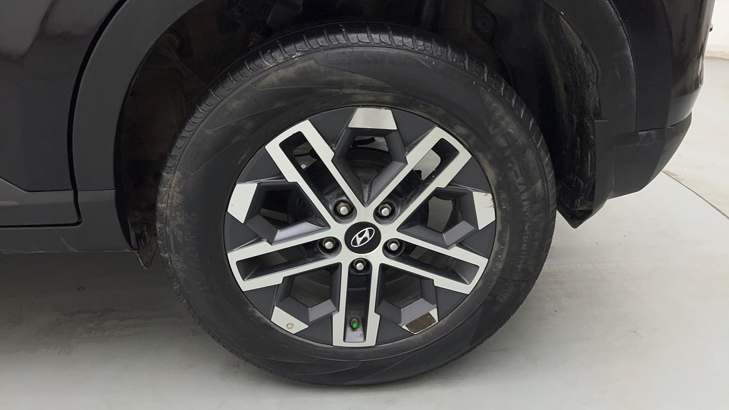 Used 2022 Hyundai Venue SX 1.2 Petrol Petrol Manual tyres LEFT REAR TYRE RIM VIEW