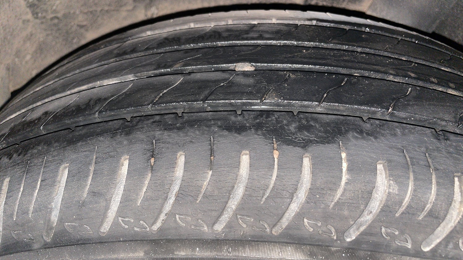Used 2021 Nissan Magnite XL Turbo CVT Petrol Automatic tyres LEFT REAR TYRE TREAD VIEW