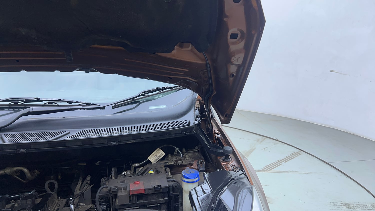 Used 2019 Ford EcoSport Titanium 1.5L Ti-VCT Petrol Manual engine ENGINE LEFT SIDE HINGE & APRON VIEW