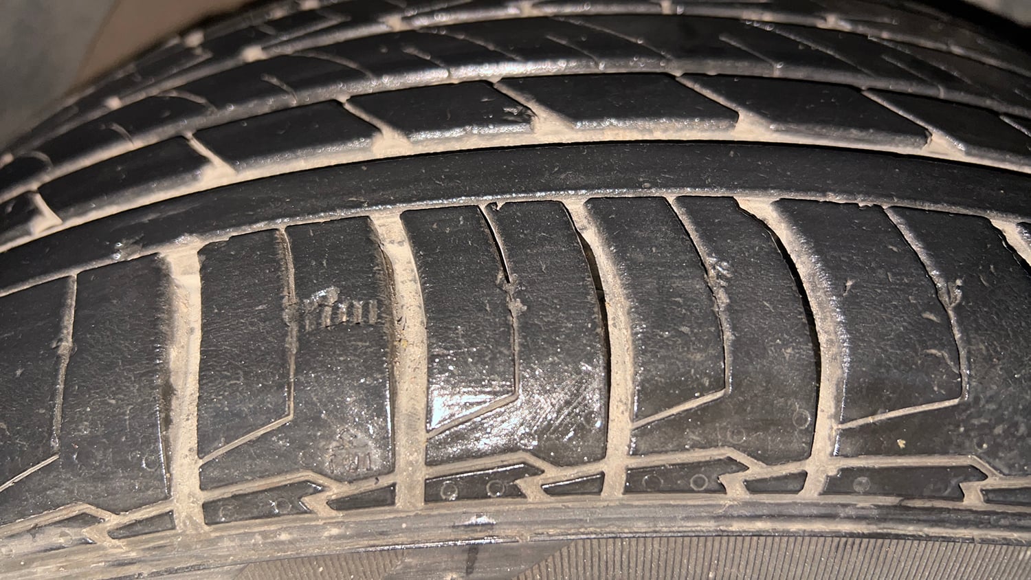 Used 2024 Kia Seltos X Line 1.5 Turbo Petrol DCT Petrol Automatic tyres RIGHT FRONT TYRE TREAD VIEW