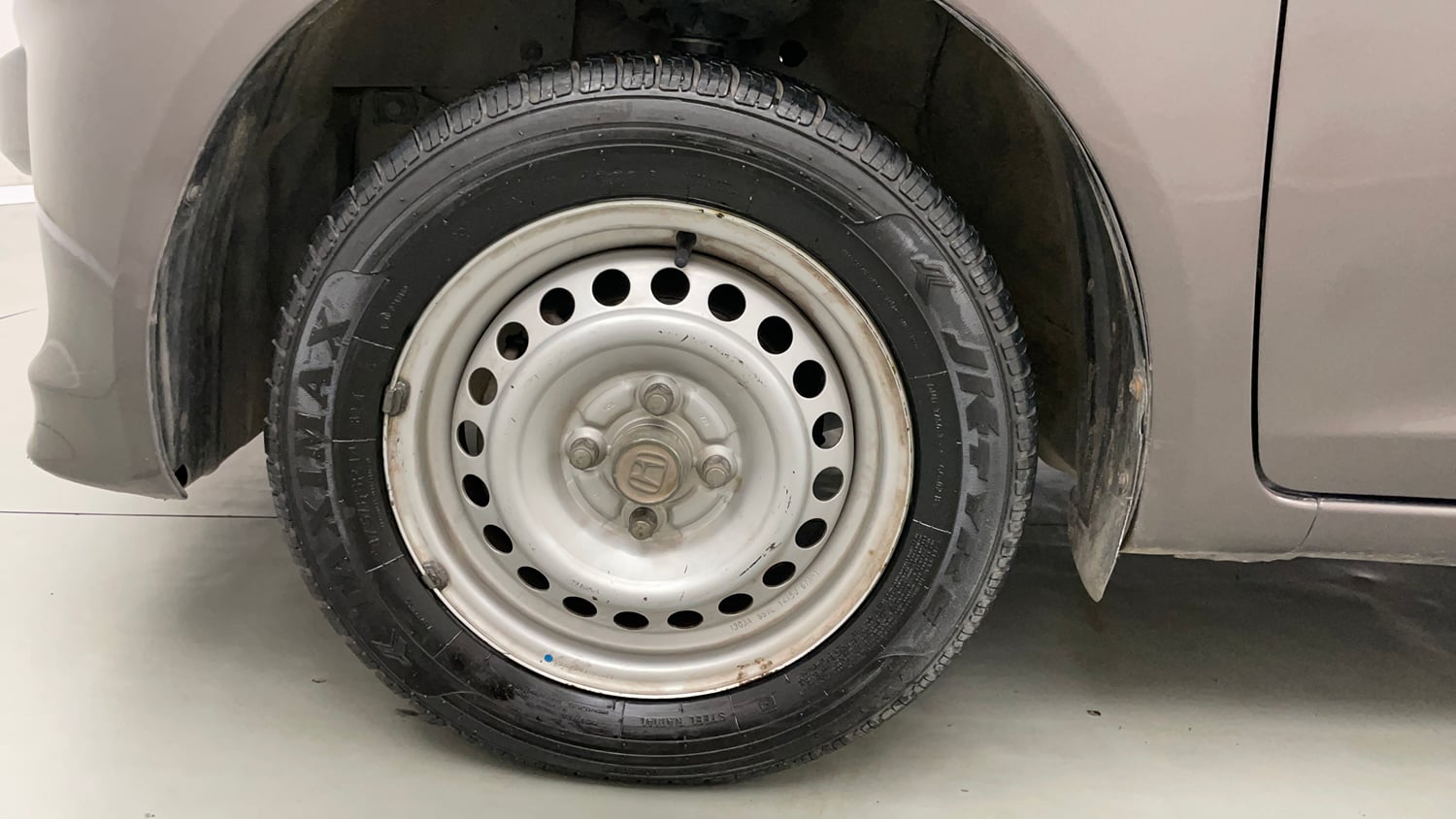 Used 2013 Honda Brio E MT Petrol Manual tyres LEFT FRONT TYRE RIM VIEW