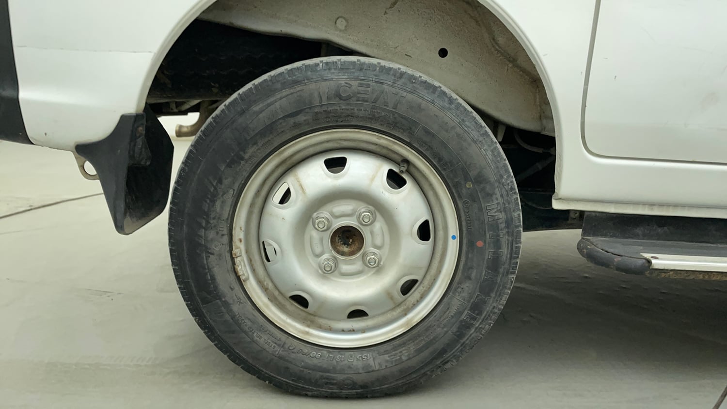 Used 2019 Maruti Suzuki Eeco 5 STR WITH A/C+HTR Petrol Manual tyres RIGHT REAR TYRE RIM VIEW
