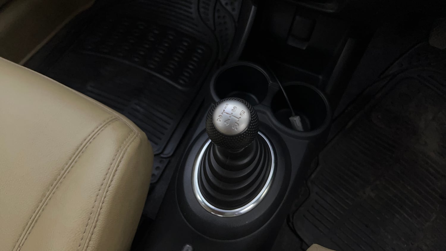 Used 2014 Honda Amaze 1.2 S i-VTEC Petrol Manual interior GEAR  KNOB VIEW