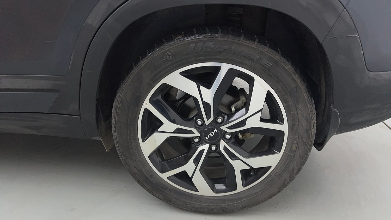 Used 2024 Kia Seltos X Line 1.5 Turbo Petrol DCT Petrol Automatic tyres LEFT REAR TYRE RIM VIEW