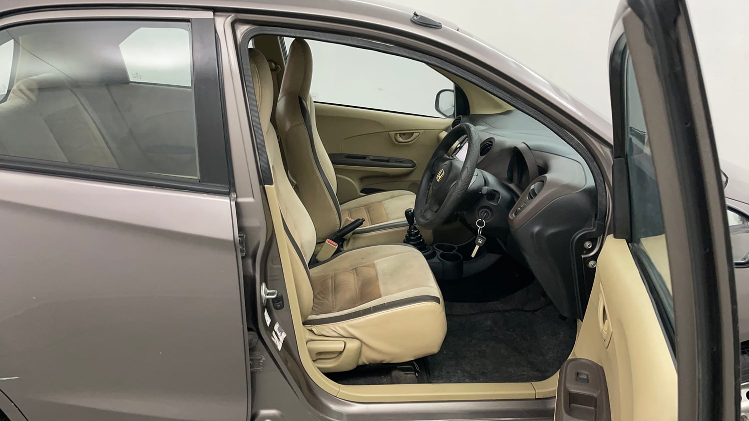 Used 2013 Honda Brio E MT Petrol Manual interior RIGHT SIDE FRONT DOOR CABIN VIEW