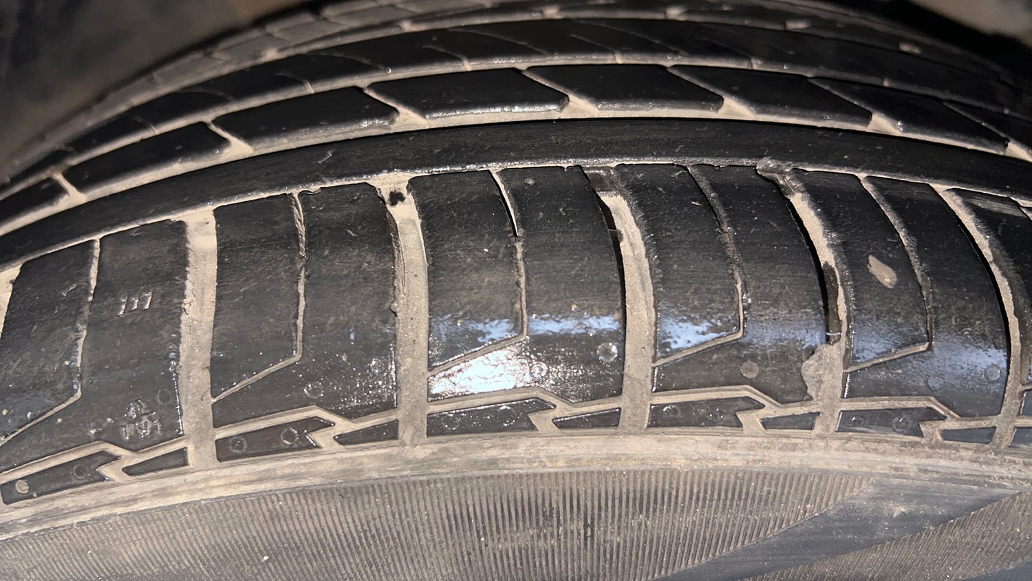 Used 2024 Kia Seltos X Line 1.5 Turbo Petrol DCT Petrol Automatic tyres LEFT FRONT TYRE TREAD VIEW