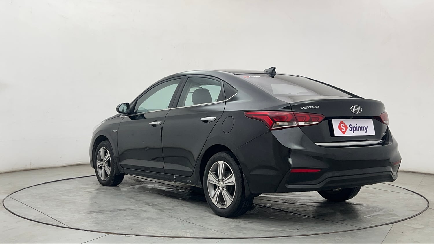 Used 2018 Hyundai Verna SX (O) 1.6 VTVT AT Petrol Automatic exterior LEFT REAR CORNER VIEW