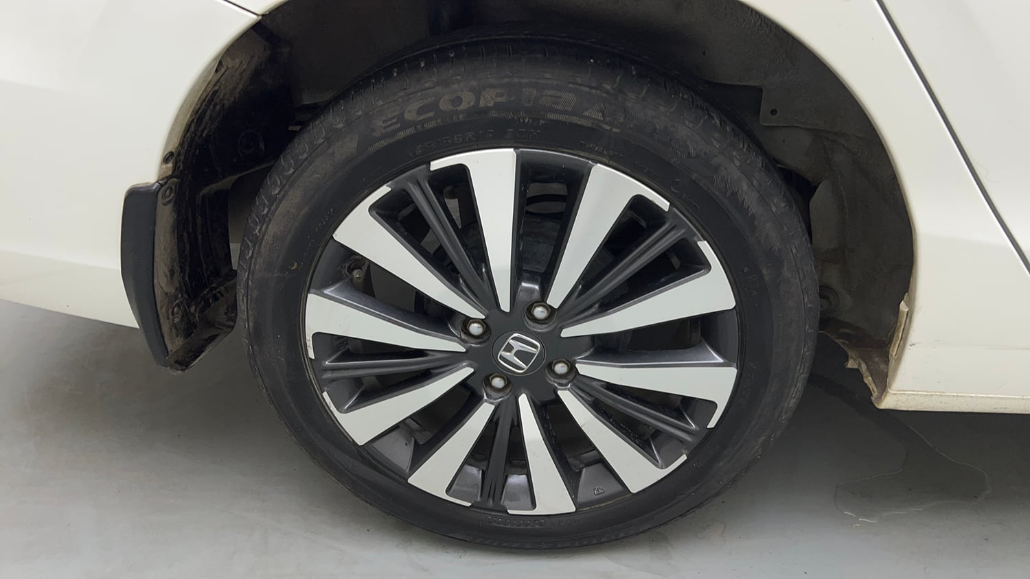 Used 2024 Honda City ZX Petrol CVT Petrol Automatic tyres RIGHT REAR TYRE RIM VIEW