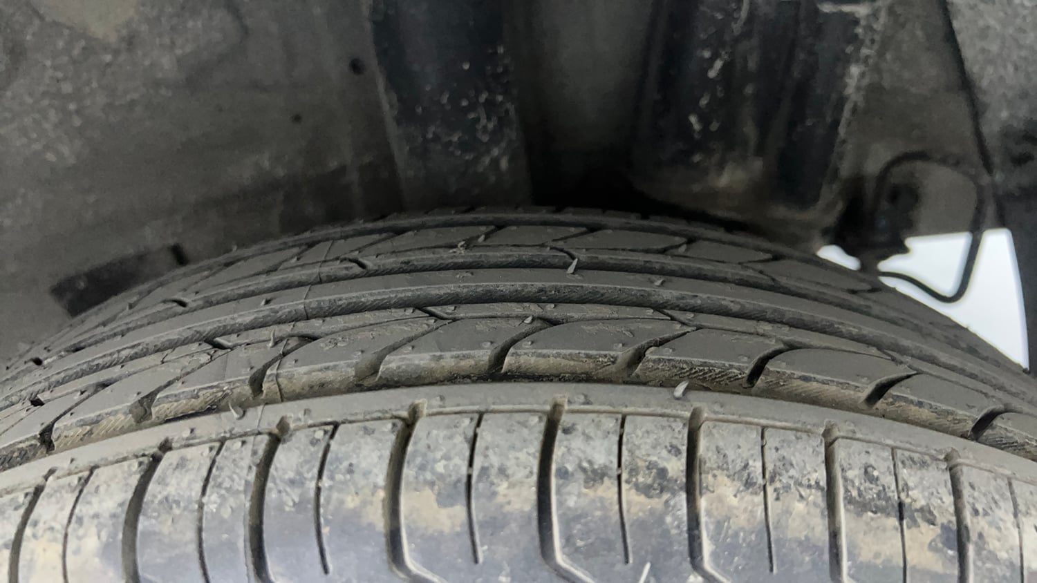 Used 2013 Hyundai Grand i10 Sportz 1.1 CRDi Diesel Manual tyres LEFT REAR TYRE TREAD VIEW