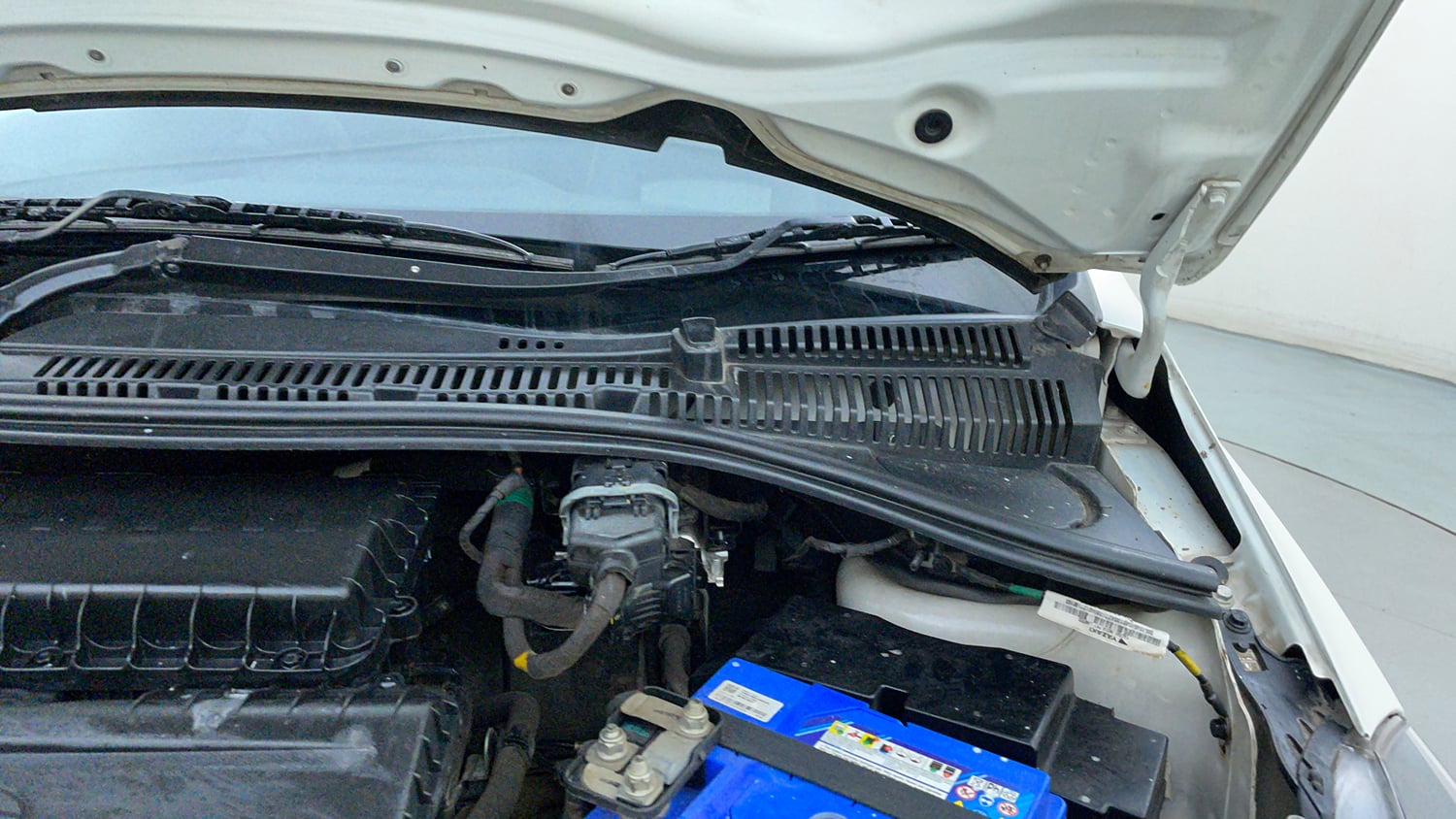 Used 2021 Tata Tiago XZ Plus Dual Tone Petrol Manual engine ENGINE LEFT SIDE HINGE & APRON VIEW