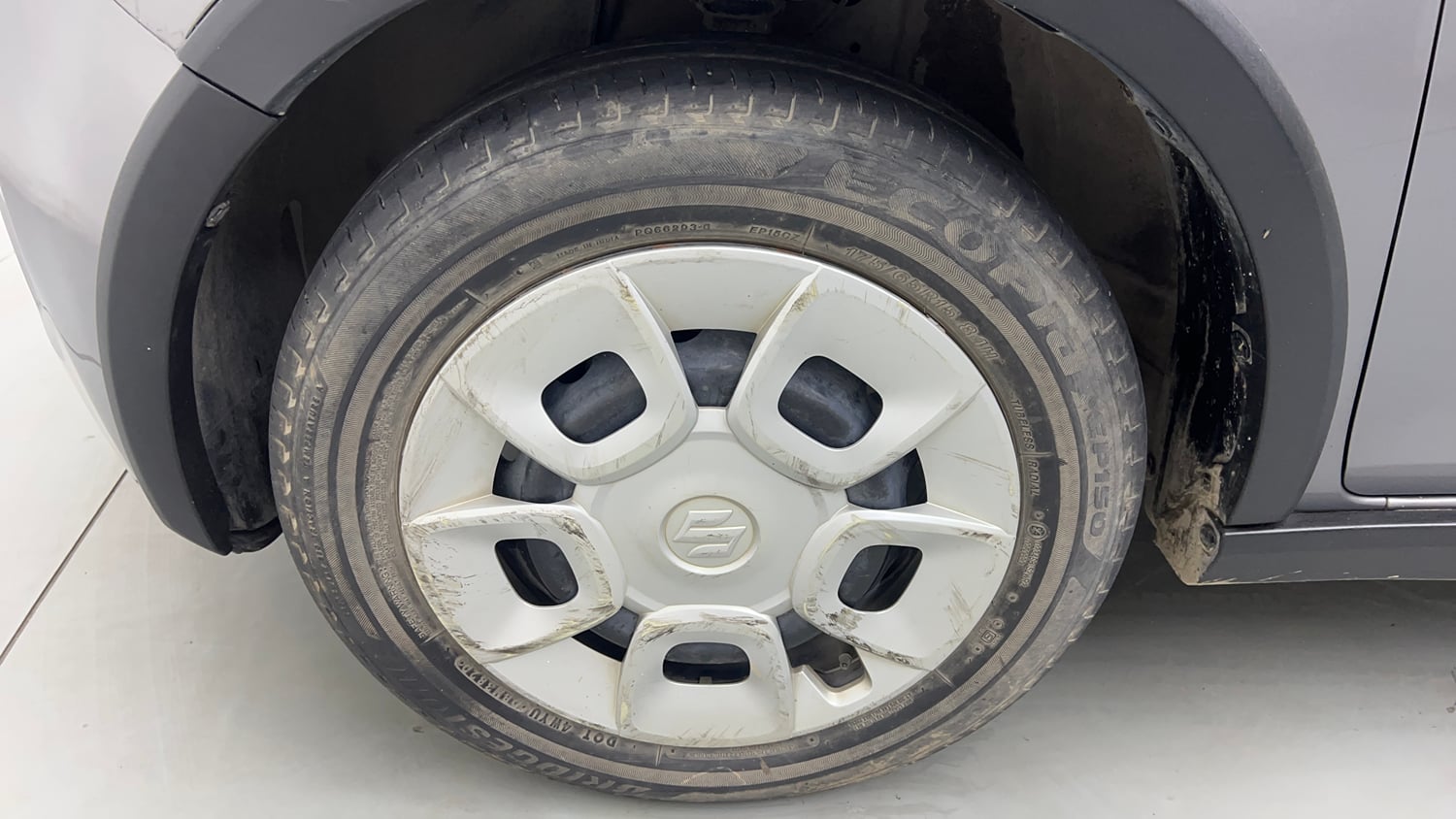 Used 2020 Maruti Suzuki Ignis Delta 1.2 AMT Petrol Automatic tyres LEFT FRONT TYRE RIM VIEW