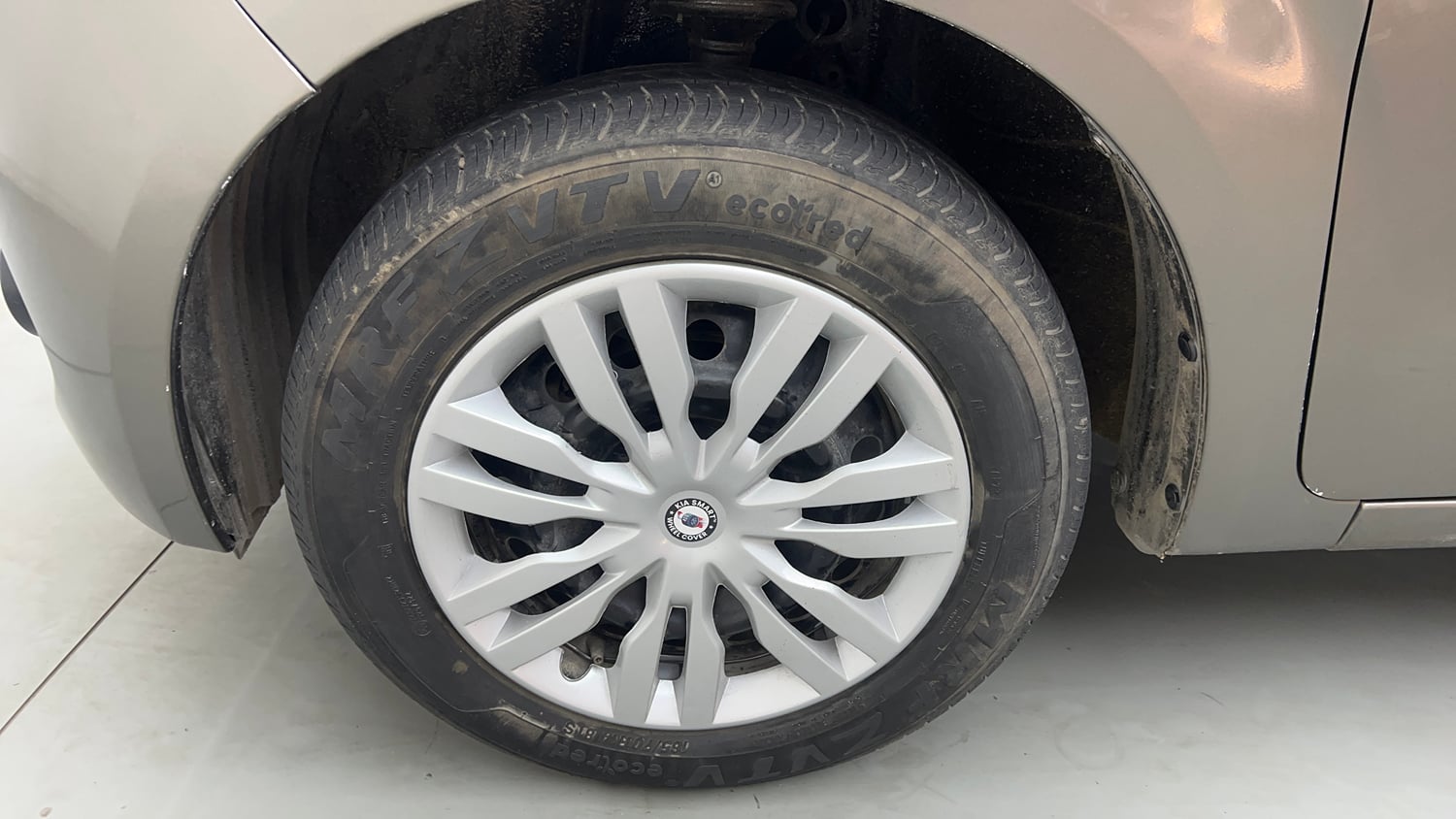 Used 2023 Maruti Suzuki Wagon R VXI 1.0 AGS Petrol Automatic tyres LEFT FRONT TYRE RIM VIEW