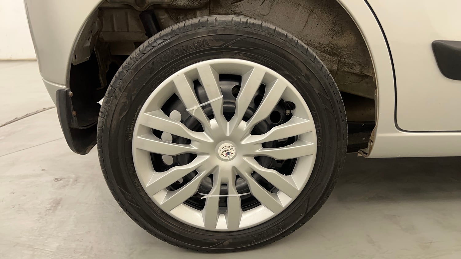Used 2013 Maruti Suzuki Wagon R VXI Petrol Manual tyres RIGHT REAR TYRE RIM VIEW