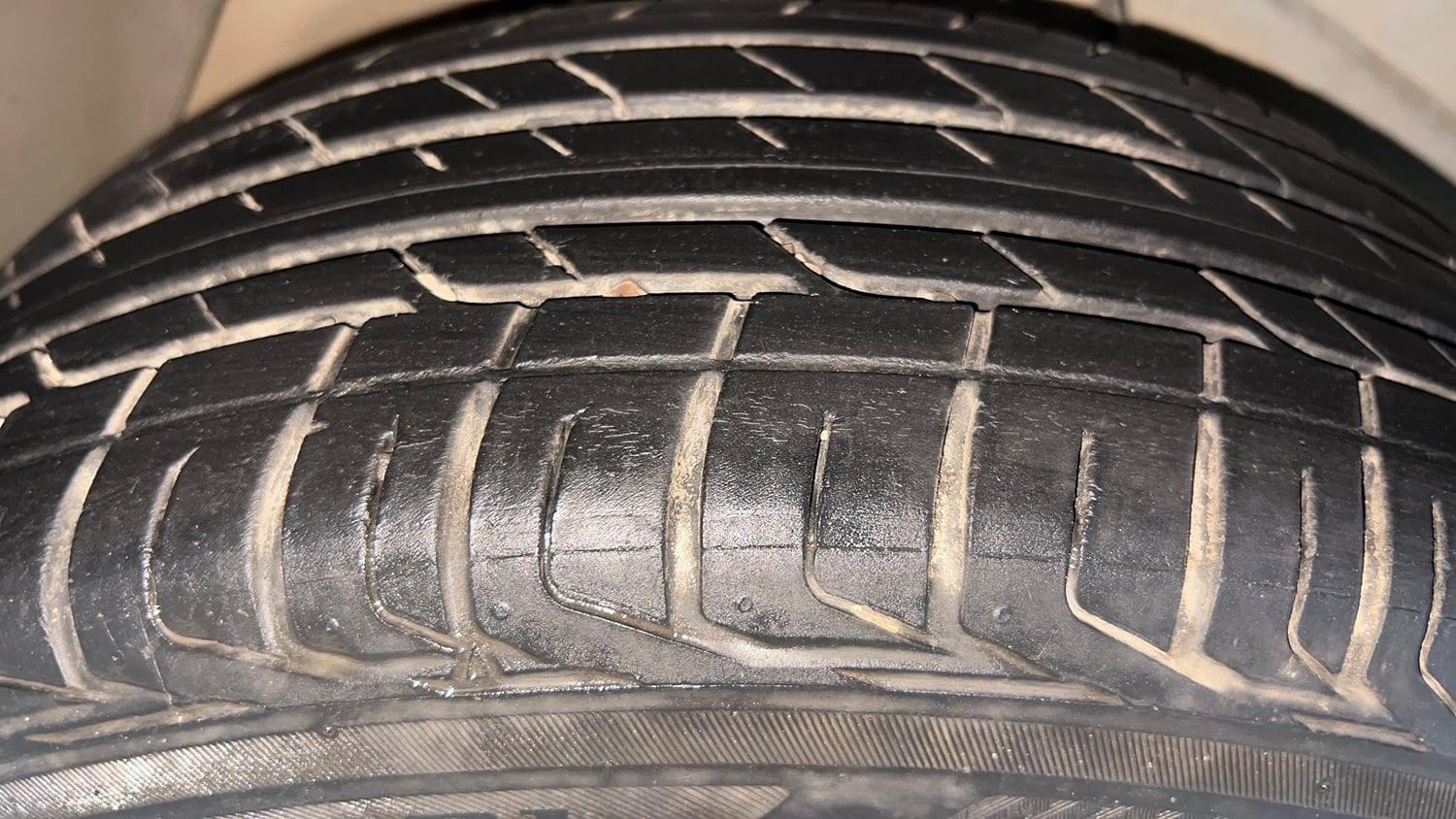 Used 2024 Tata Nexon Smart Plus 1.2 Petrol 6AMT Petrol Automatic tyres RIGHT REAR TYRE TREAD VIEW
