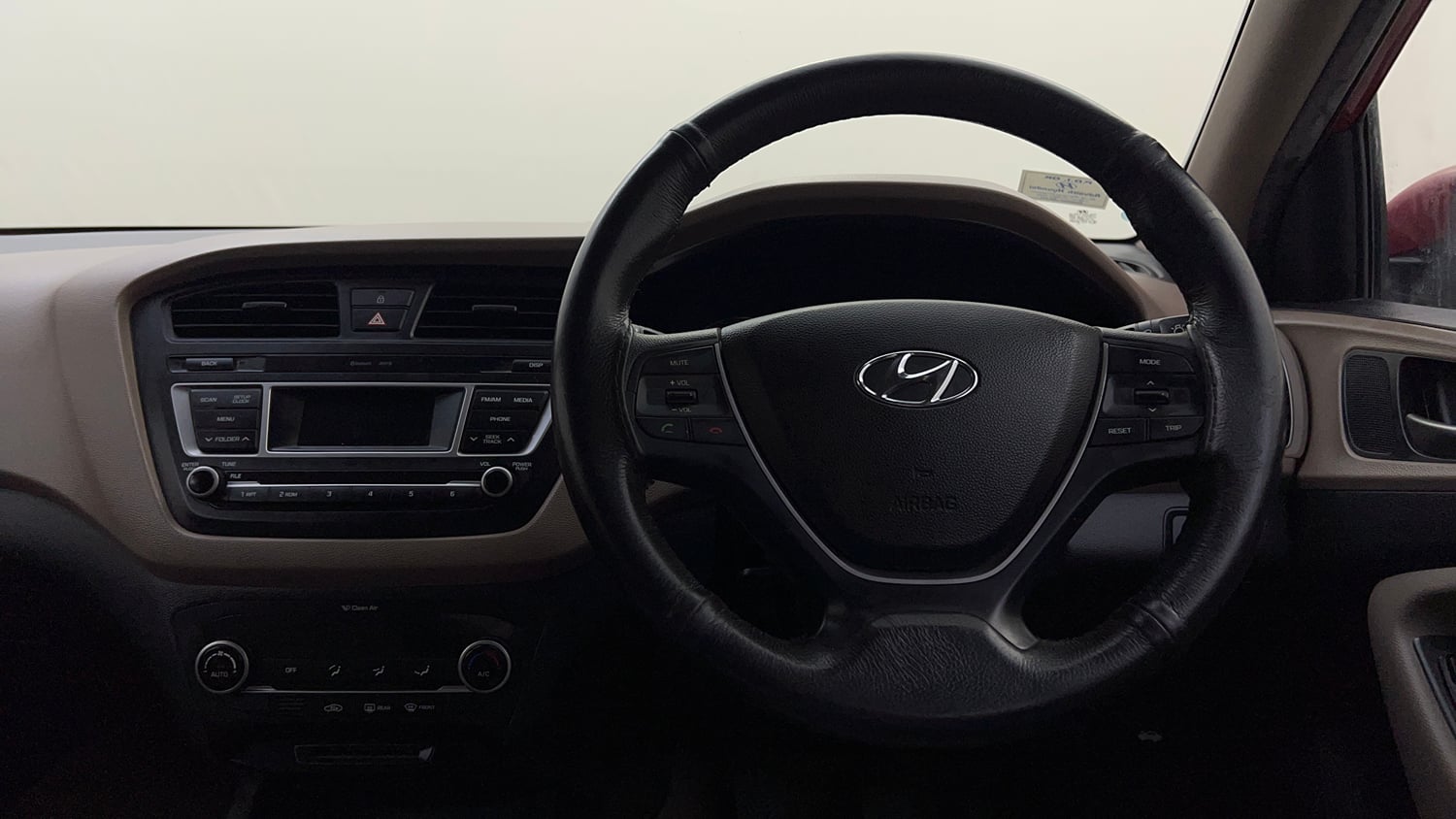 Used 2016 Hyundai Elite i20 Sportz 1.2 Petrol Manual interior STEERING VIEW