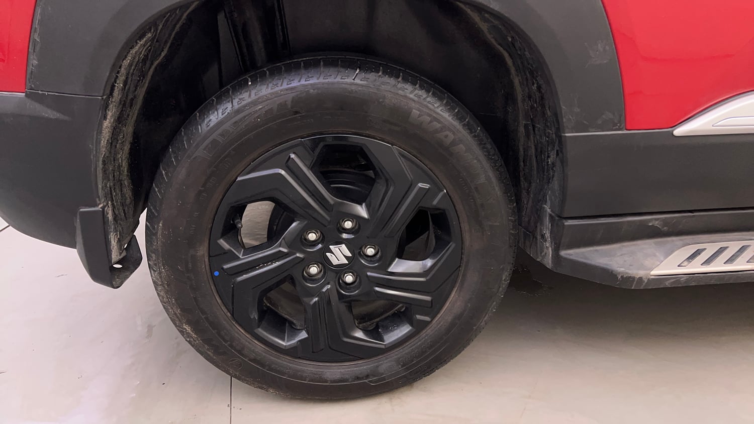 Used 2023 Maruti Suzuki Brezza Zxi Dual Tone Petrol Manual tyres RIGHT REAR TYRE RIM VIEW