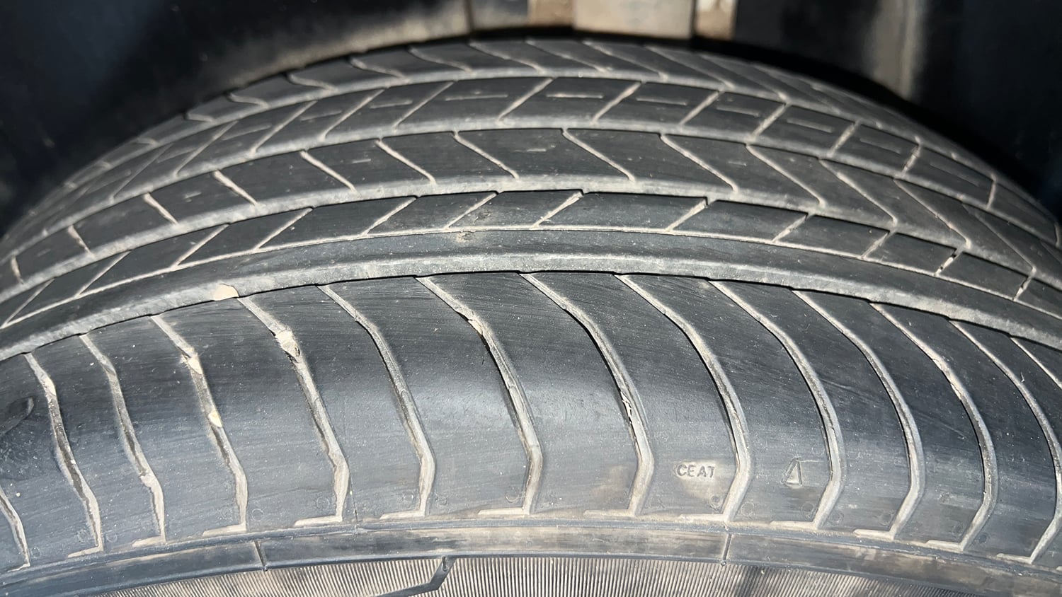Used 2025 Skoda Kylaq Signature Plus AT Petrol Automatic tyres LEFT REAR TYRE TREAD VIEW