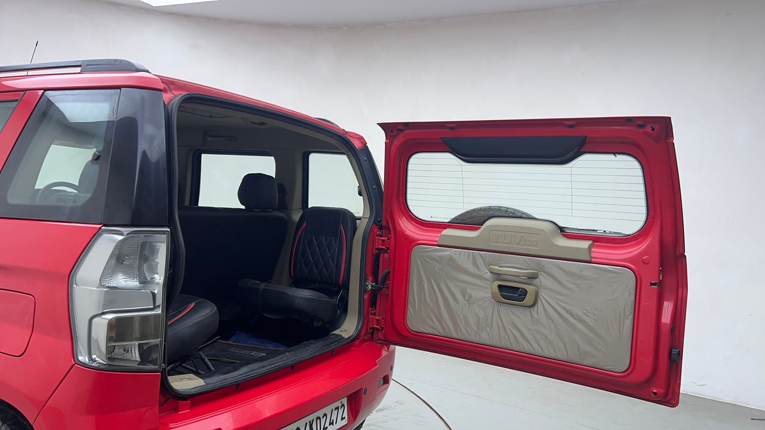 Used 2019 Mahindra TUV300 T6 Plus Diesel Manual interior DICKY DOOR OPEN VIEW