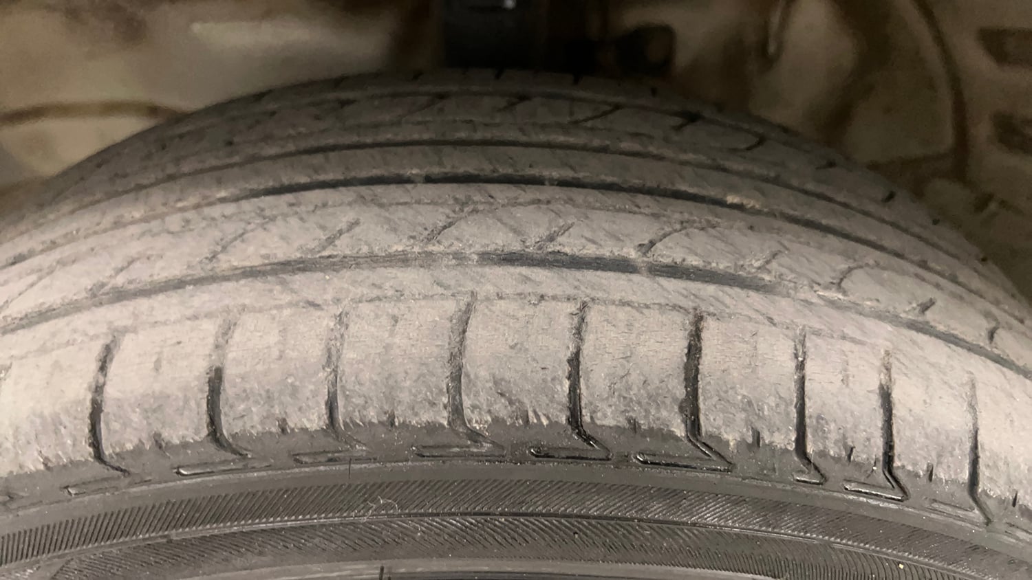 Used 2013 Maruti Suzuki Wagon R VXI Petrol Manual tyres LEFT FRONT TYRE TREAD VIEW