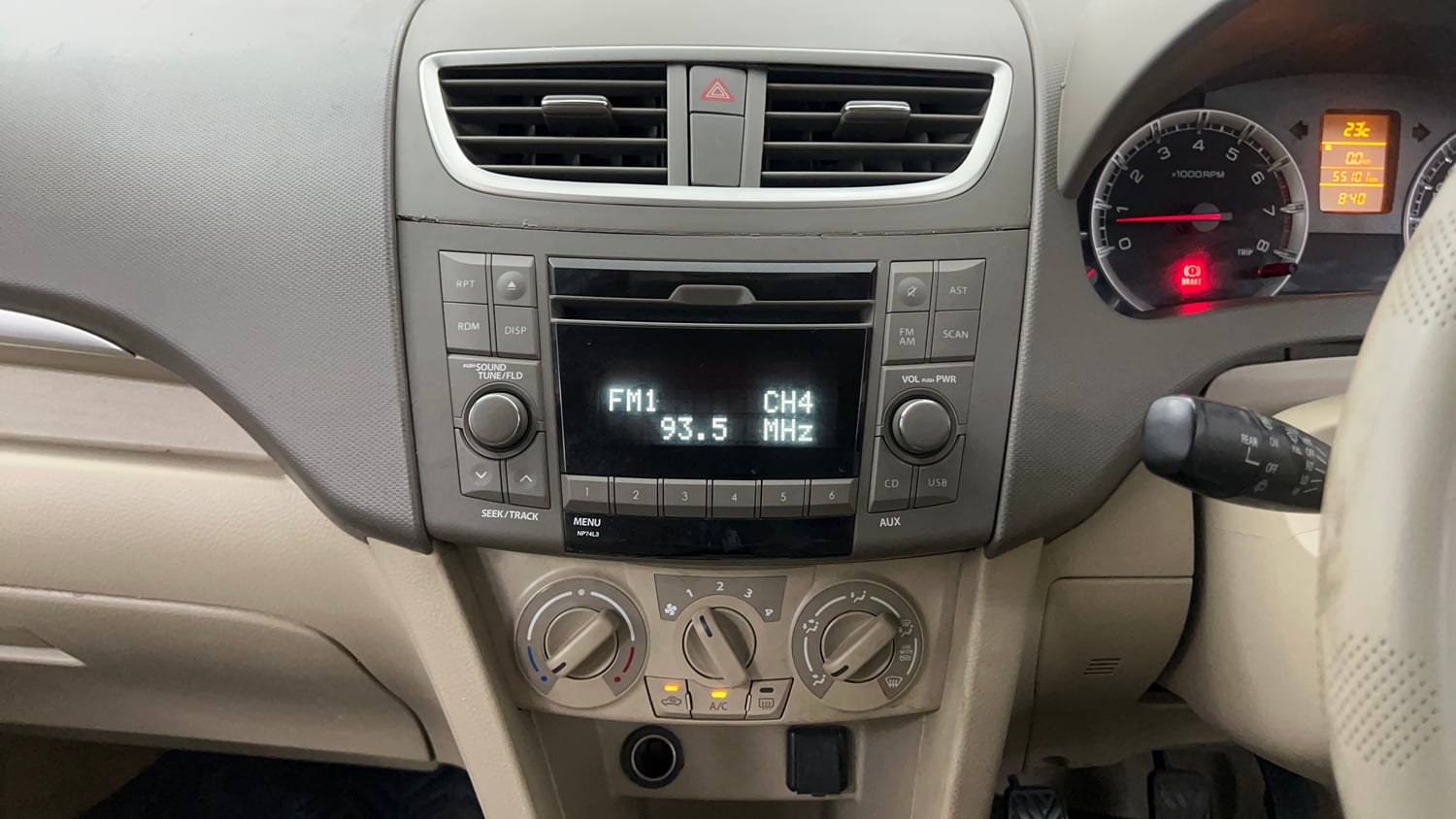 Used 2014 Maruti Suzuki Ertiga ZXi Petrol Manual interior MUSIC SYSTEM & AC CONTROL VIEW
