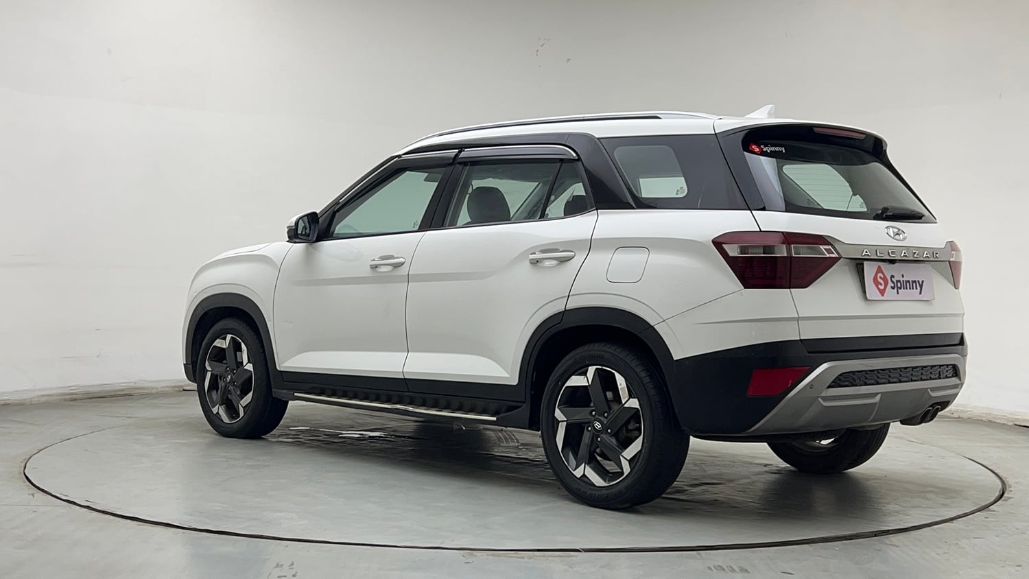 Used 2022 Hyundai Alcazar Platinum (O) 7 Seater 1.5 Diesel AT Diesel Automatic exterior LEFT REAR CORNER VIEW