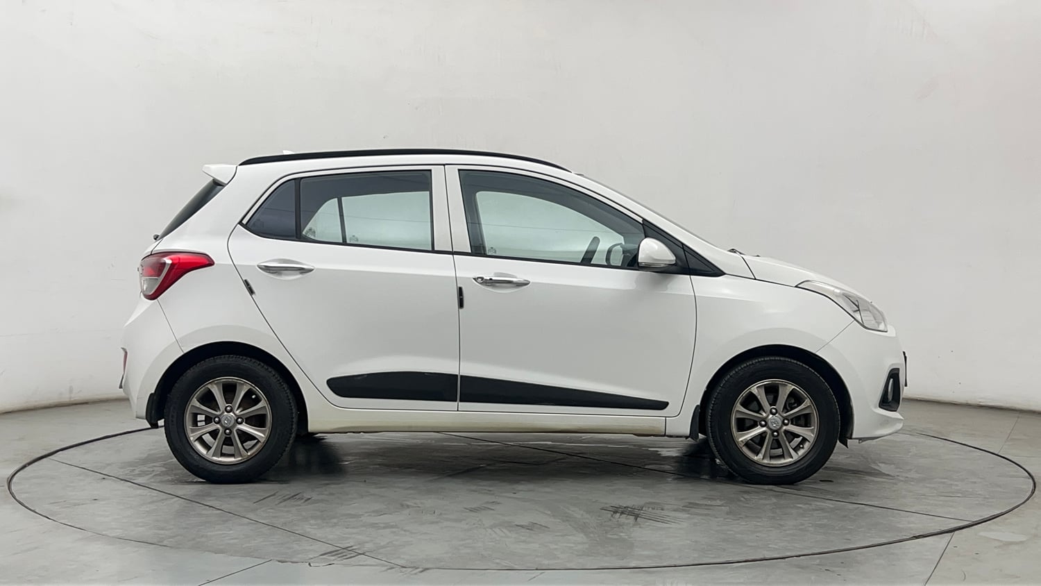 Used 2016 Hyundai Grand i10 Asta 1.2 Kappa VTVT Petrol Manual exterior RIGHT SIDE VIEW