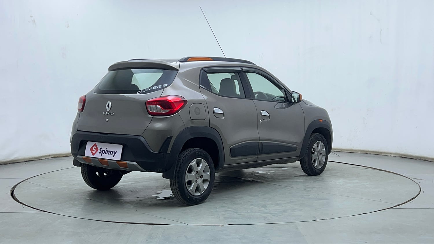 Used 2017 Renault Kwid 1.0 RXT AMT Petrol Automatic exterior RIGHT REAR CORNER VIEW