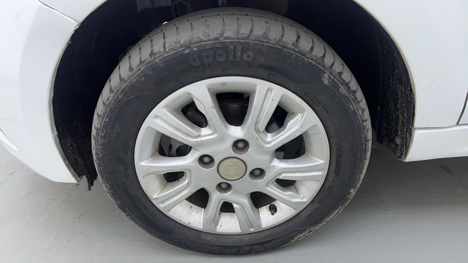 Used 2017 Tata Tiago Revotron XZ Petrol Manual tyres LEFT FRONT TYRE RIM VIEW