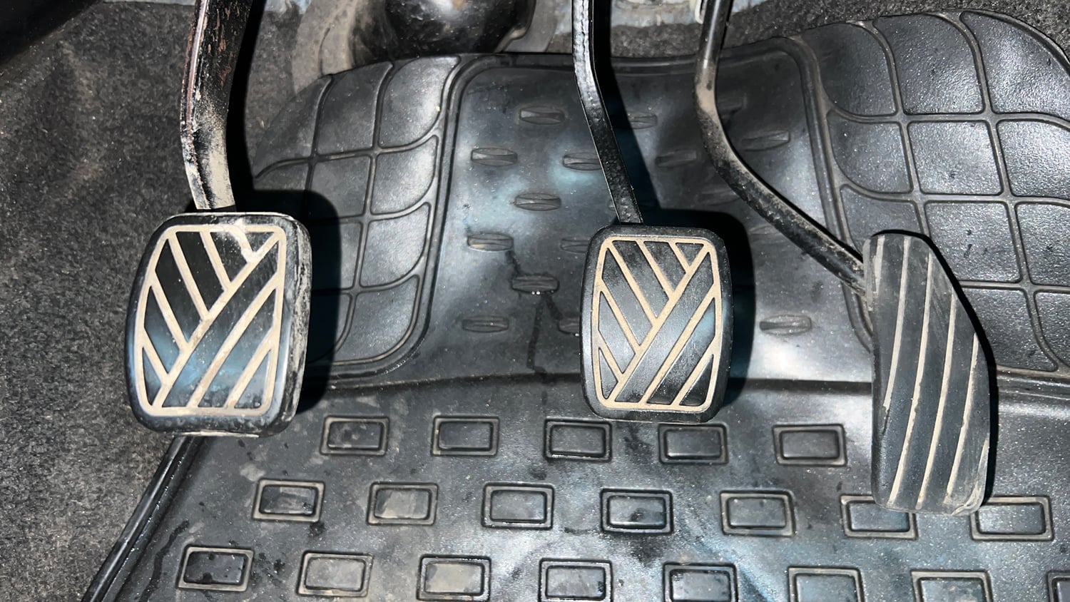 Used 2013 Maruti Suzuki Wagon R VXI Petrol Manual interior PEDALS VIEW
