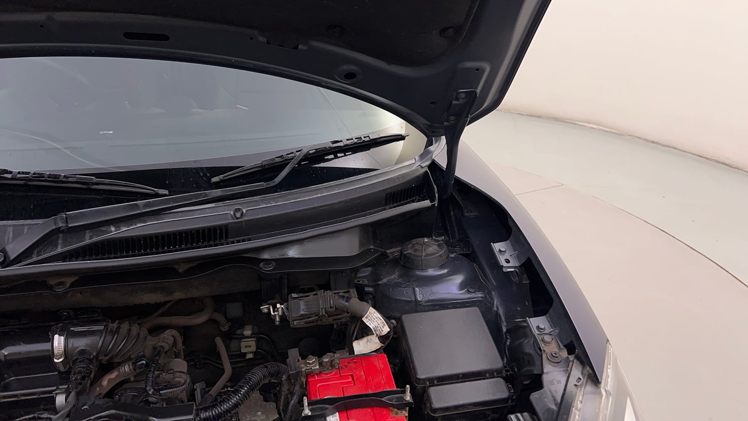 Used 2020 Maruti Suzuki Swift ZXi Plus AMT Petrol Automatic engine ENGINE LEFT SIDE HINGE & APRON VIEW
