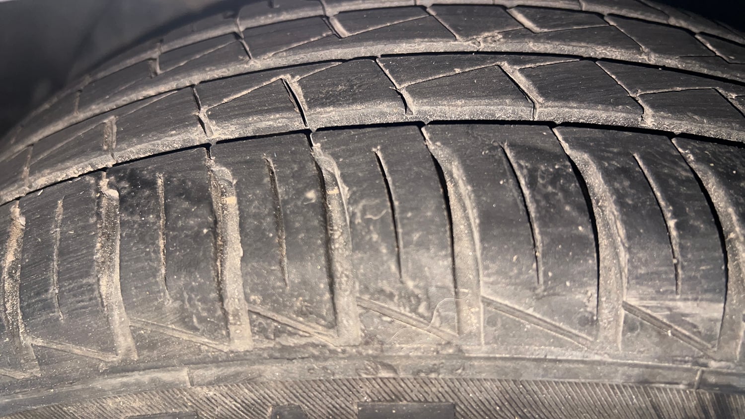 Used 2016 Hyundai Grand i10 Magna 1.2 Kappa VTVT Petrol Manual tyres LEFT FRONT TYRE TREAD VIEW