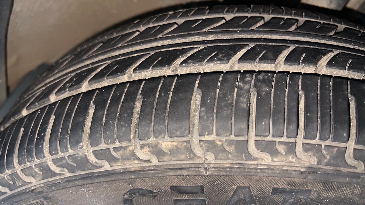 Used 2021 Renault Kwid CLIMBER 1.0 AMT Opt Petrol Automatic tyres RIGHT FRONT TYRE TREAD VIEW