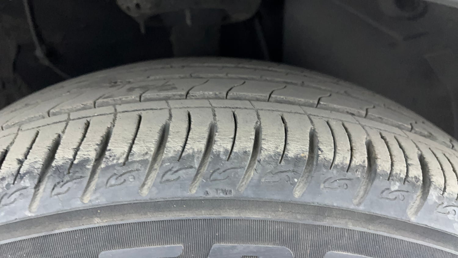 Used 2023 Kia Sonet GTX Plus 1.5 AT Diesel Automatic tyres RIGHT FRONT TYRE TREAD VIEW