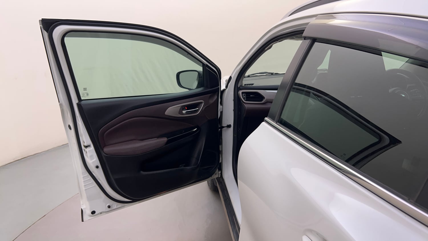 Used 2024 Maruti Suzuki Fronx Alpha 1.0L Turbo 6 AT Petrol Automatic interior LEFT FRONT DOOR OPEN VIEW