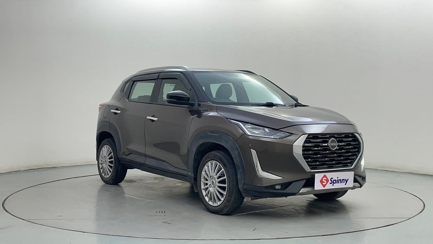 Used 2021 Nissan Magnite XL Turbo CVT Petrol Automatic exterior RIGHT FRONT CORNER VIEW