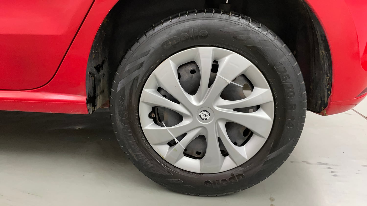Used 2019 Volkswagen Polo Trendline 1.0L (P) Petrol Manual tyres LEFT REAR TYRE RIM VIEW