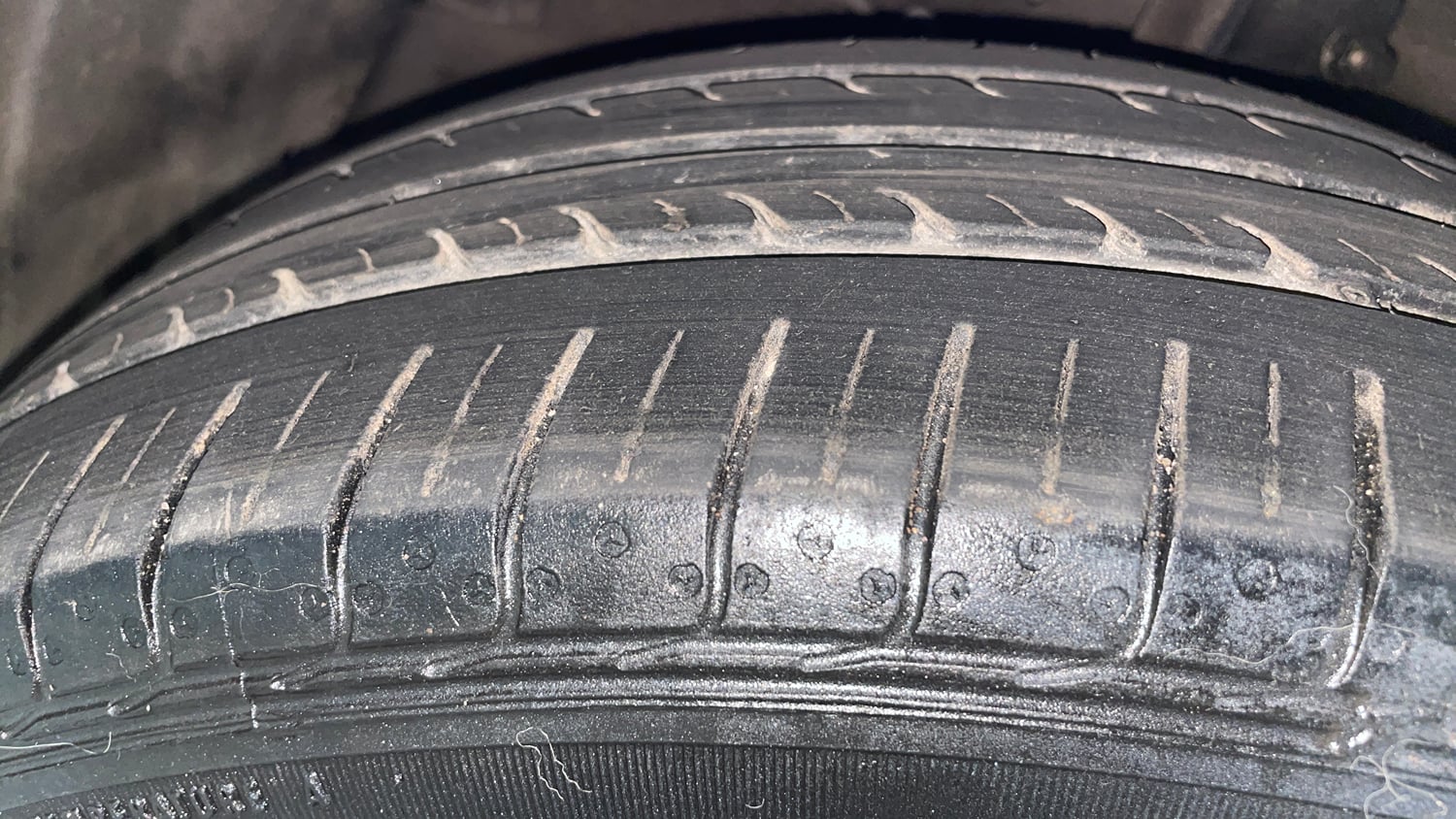 Used 2020 Maruti Suzuki Ciaz Delta Hybrid 1.5 AT Petrol Automatic tyres LEFT FRONT TYRE TREAD VIEW