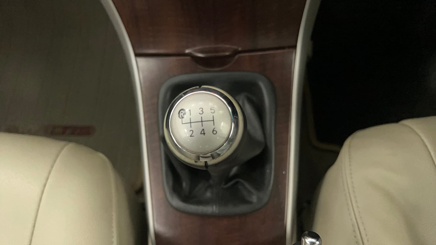Used 2013 Toyota Corolla Altis 1.8 G Petrol Manual interior GEAR  KNOB VIEW