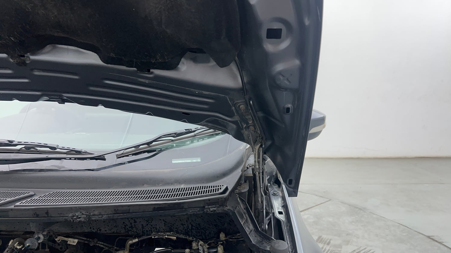 Used 2020 Ford EcoSport Trend 1.5L TDCi Diesel Manual engine ENGINE LEFT SIDE HINGE & APRON VIEW