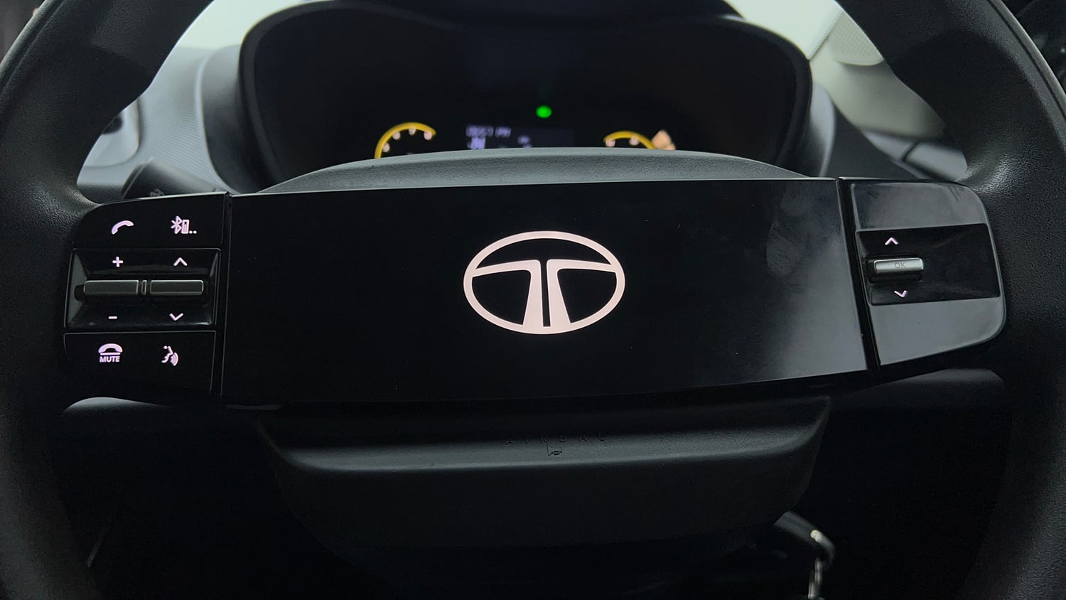 Used 2024 Tata Nexon Smart Plus 1.2 Petrol 6AMT Petrol Automatic top_features Airbags