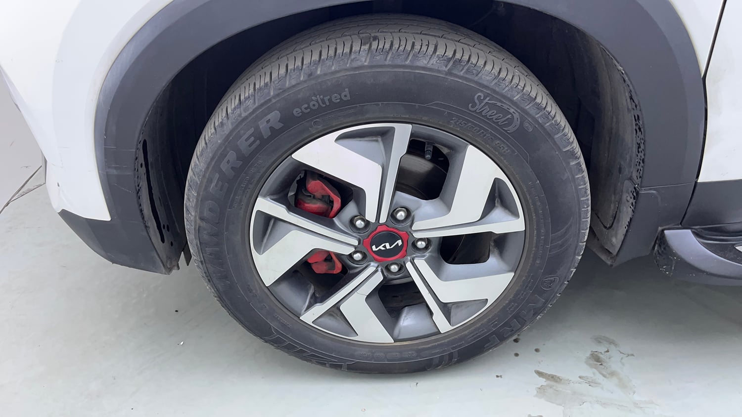 Used 2023 Kia Sonet GTX Plus 1.5 AT Diesel Automatic tyres LEFT FRONT TYRE RIM VIEW